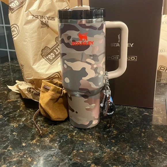 NWT Stanley 1913 Post Malone Collab Camo Insulated Mug with Handle & keychain - Picture 5 of 11